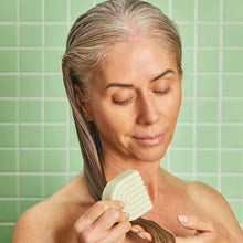 Load image into Gallery viewer, Kitsch Tree Tree &amp; Mint Anti Dandruff Clarifying Conditioner Bar
