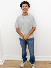 Load image into Gallery viewer, Vineyard Vines Slim Straight Denim in Vintage Wash