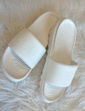 Load image into Gallery viewer, The North Face Women's Never Stop Cush Slide White Dune