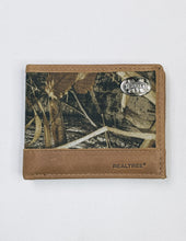 Load image into Gallery viewer, Men's Realtree Passcase Concho Wallet